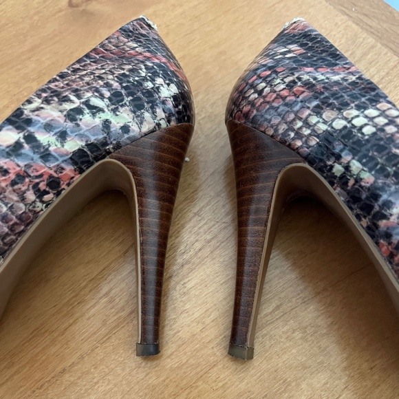 Nine West Rocha High-Heeled Pump, Women's Size 5, Snakeskin Pattern, Stiletto - Picture 7 of 7